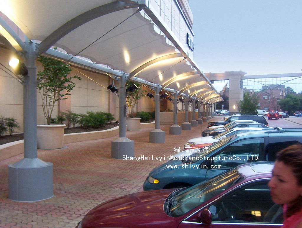 中華全國總工會勞動模范技術(shù)交流學校、兩岸工會交流基地一期室內(nèi)運動館鋼結(jié)構(gòu)吊裝施工(二)